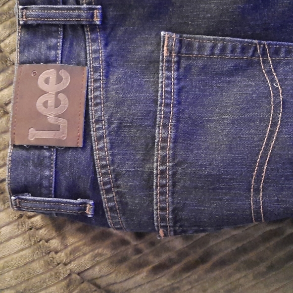 Lee denim jeans relaxed fit straight. Mens 40x32. Dark blue denim, like new! - Picture 5 of 6